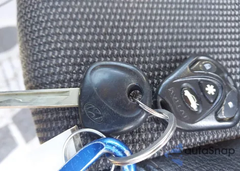 2013 Hyundai Veloster Base W/Black from USA, damaged, VIN KMHTC6AD1DU134650